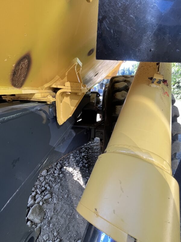2011 Komatsu HM400-2 Haul Truck - Image 22
