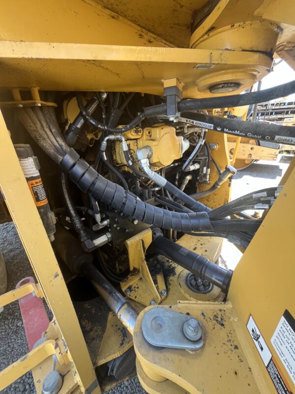 2015 John Deere 844K - Image 11