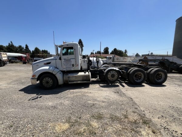 2010 Peterbilt 386 4 Axle Day Cab Truck - Image 3