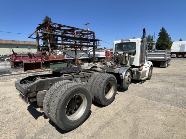 2010 Peterbilt 386 4 Axle Day Cab Truck - Image 6