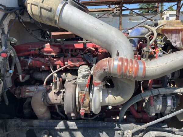 2010 Peterbilt 386 4 Axle Day Cab Truck - Image 11