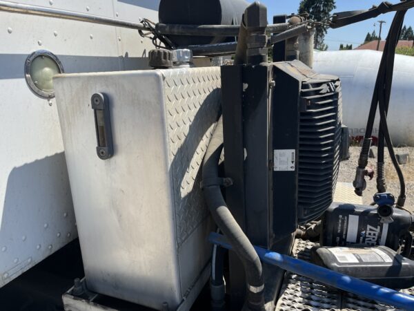 2010 Peterbilt 386 4 Axle Day Cab Truck - Image 17