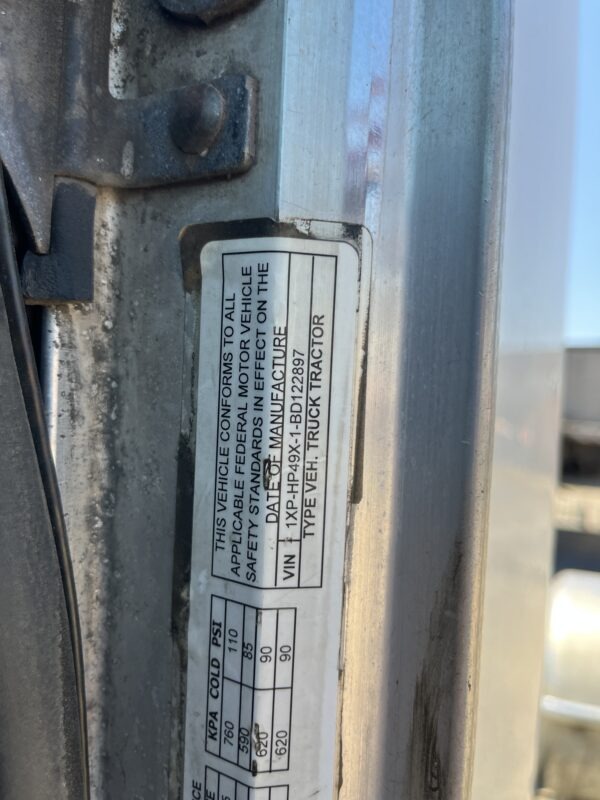 2010 Peterbilt 386 4 Axle Day Cab Truck - Image 19