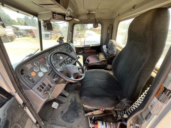2010 Peterbilt 386 4 Axle Day Cab Truck - Image 22