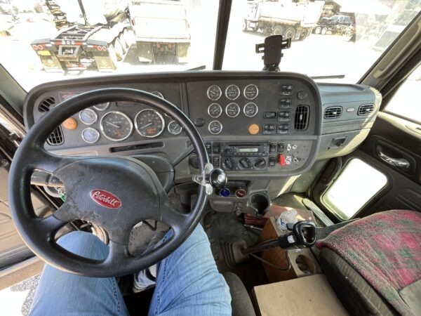 2010 Peterbilt 386 4 Axle Day Cab Truck - Image 23