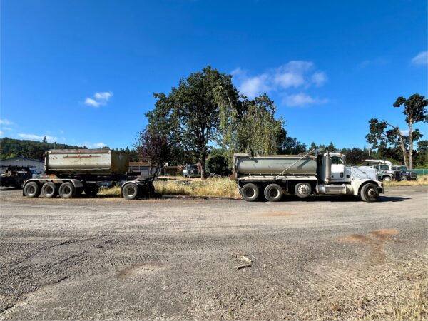 1996 Peterbilt 377 Transfer Dump Truck - Image 3