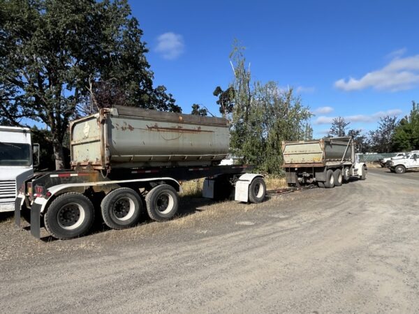 1996 Peterbilt 377 Transfer Dump Truck - Image 5