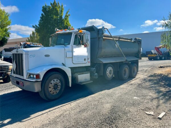 1996 Peterbilt 377 Transfer Dump Truck - Image 11
