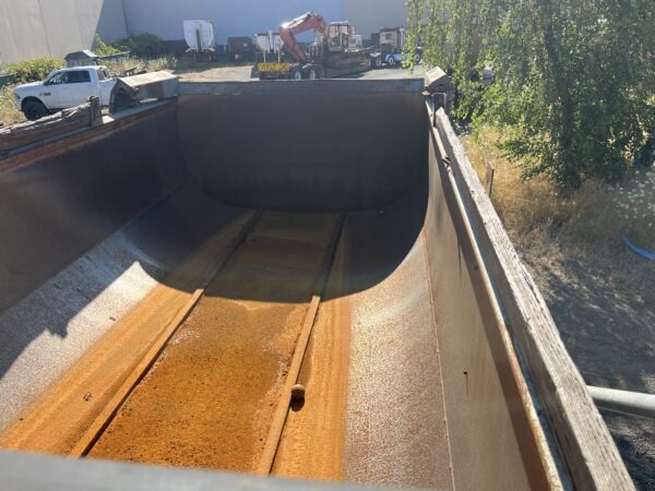 1996 Peterbilt 377 Transfer Dump Truck - Image 16