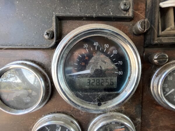1996 Peterbilt 377 Transfer Dump Truck - Image 21