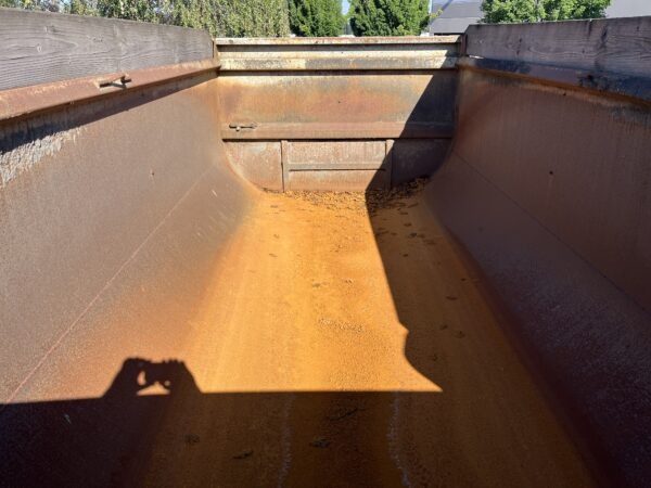 1996 Peterbilt 377 Transfer Dump Truck - Image 26