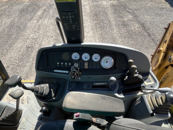 2005 Caterpillar 420D Backhoe 4X4 - Image 12