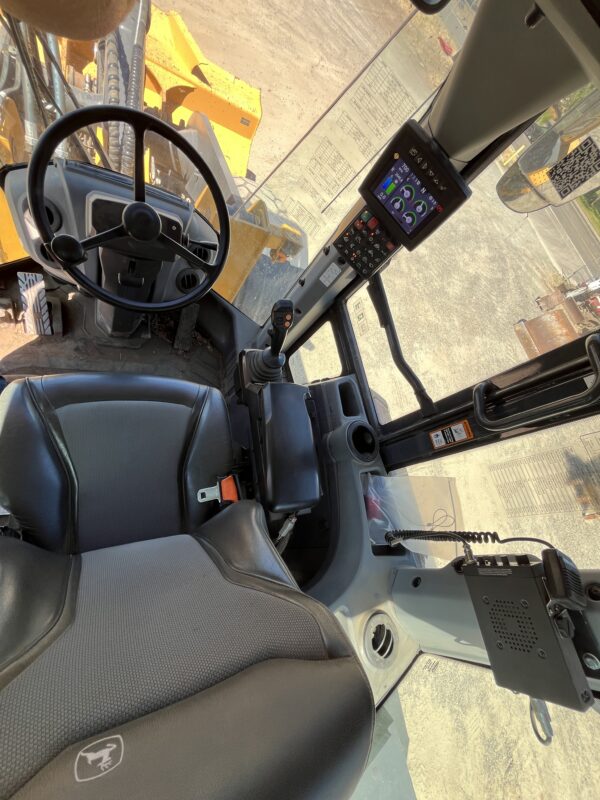 2020 John Deere 644L wheel Loader - Image 18