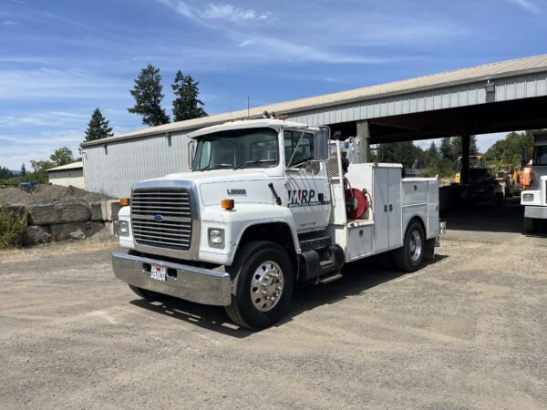 1995 Ford L8000 service truck