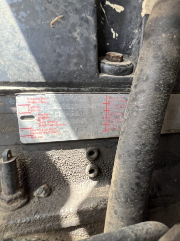 1995 Ford L8000 service truck - Image 11