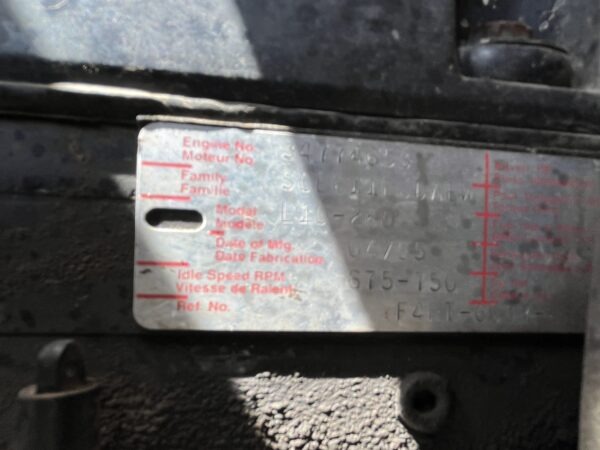 1995 Ford L8000 service truck - Image 12