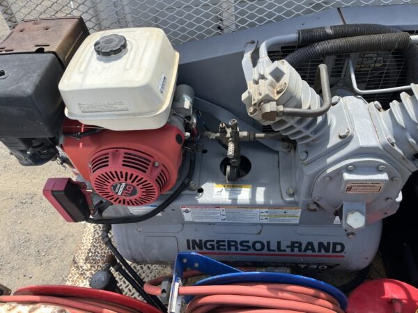 1995 Ford L8000 service truck - Image 21