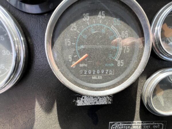 1995 Ford L8000 service truck - Image 24