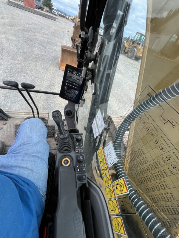 2019 Caterpillar 320 Excavator Thumb - Image 16