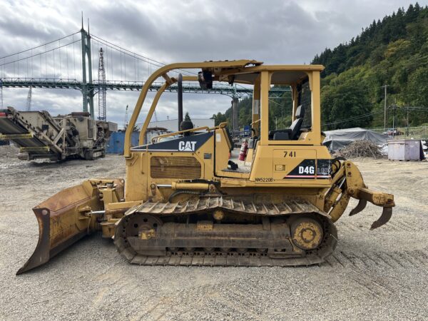 2005 Caterpillar D4G LGP Dozer - Image 2