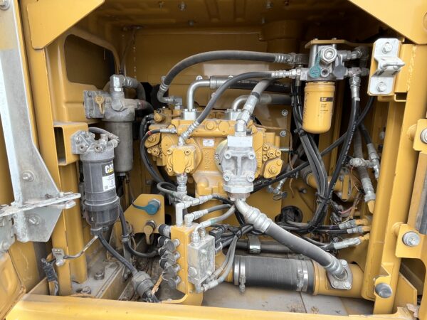 2013 Caterpillar 320EL Excavator - Image 4