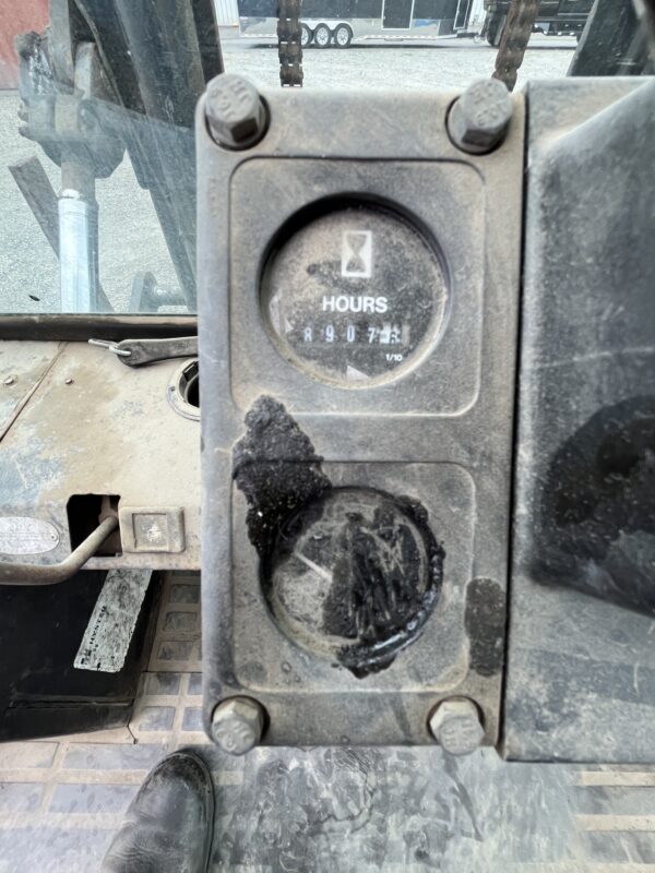 1990 Hyster H190 Pneumatic Tire Forklift - Image 10