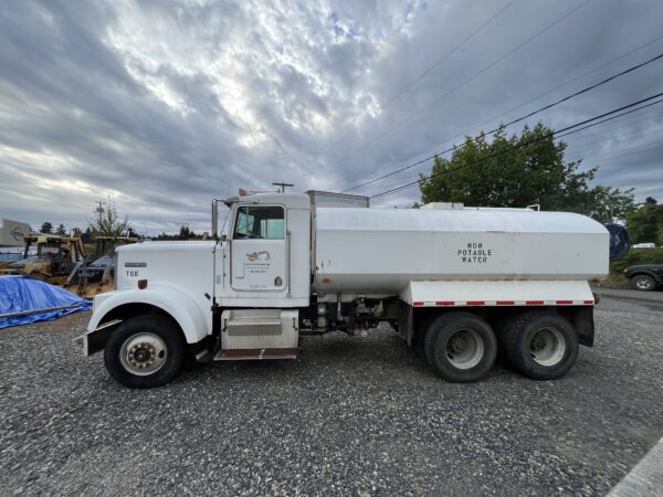 1984 Kenworth W900 Water Truck - Image 3
