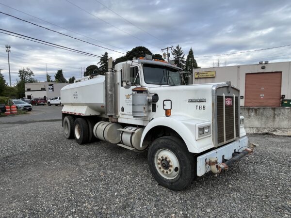 1984 Kenworth W900 Water Truck - Image 10