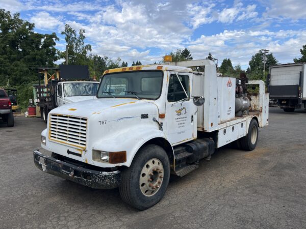 2000 International 4900 Lube Truck