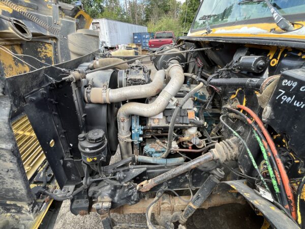 2000 International 4900 Lube Truck - Image 9