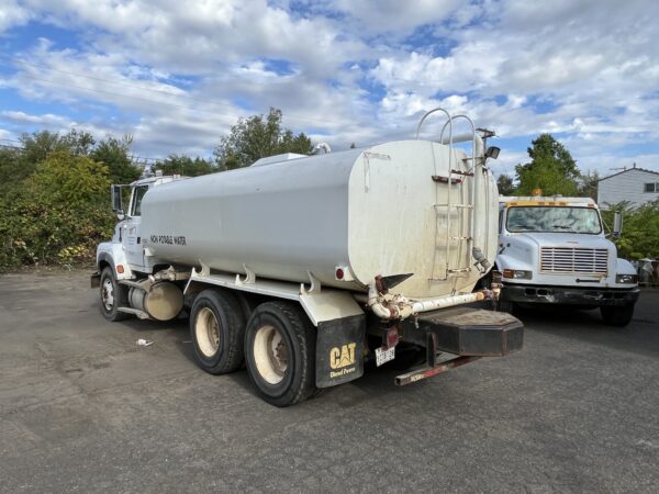 1995 Ford LTA9000 Water Truck - Image 8
