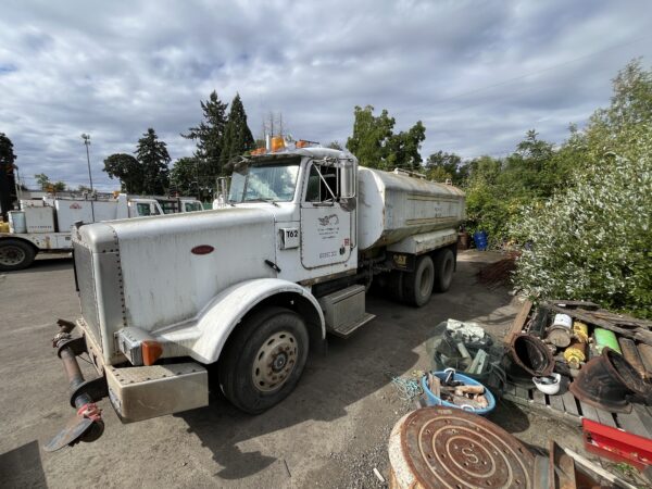 1993 Peterbilt 378 Water Truck - Image 6