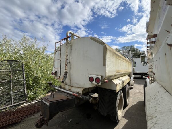 1993 Peterbilt 378 Water Truck - Image 5