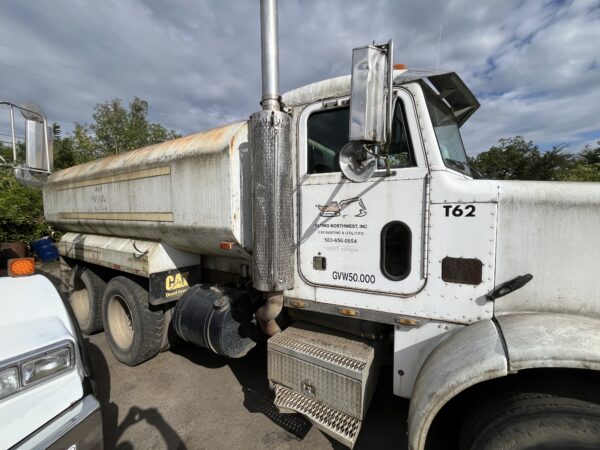 1993 Peterbilt 378 Water Truck - Image 4