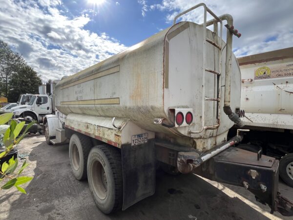 1993 Peterbilt 378 Water Truck - Image 7