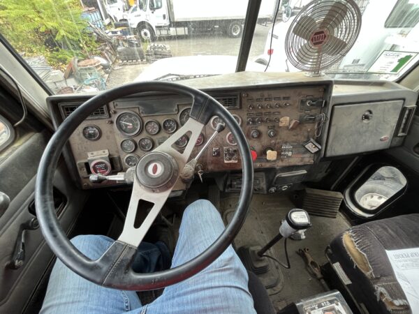 1993 Peterbilt 378 Water Truck - Image 9
