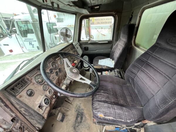 1993 Peterbilt 378 Water Truck - Image 10