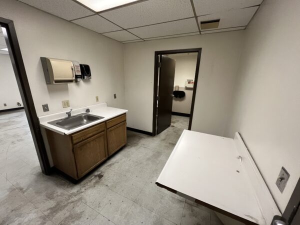 Shop and Office Space For Lease - Image 7